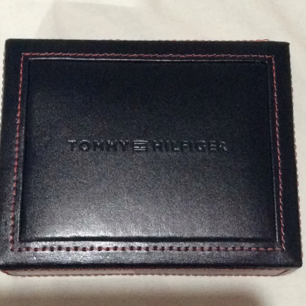 Tommy Hilfiger RFID Leather Wallet & Valet